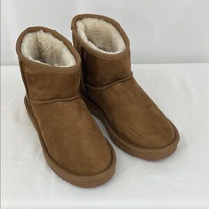DREAM PAIRS WOMENS SIZE 6 Cozy Brown Suede Boots with Fur Lining